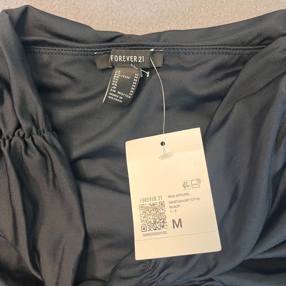 Forever 21 Womens Sz Med Black Ruched Bodycon Mini Skirt Stretch Ruffle Hem NWT - Picture 2 of 6